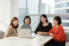 크리에이터가 사랑하는 일을 하며 살 수 있도록.