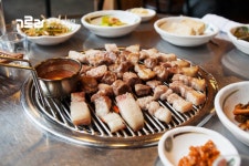연탄 향 입은 제주 흑돼지 맛집 <연탄과친한돼지>