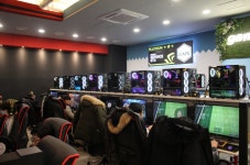 PC방의 수익은 PC운영에서 나지 않는다.