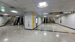 16화 대합실 간 연결로 환승거리가 길어진 종합운동장역