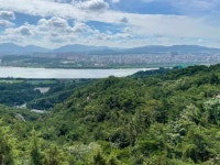 세상 모든 근심을 떨치기 위해 외치는 그 한 마디…