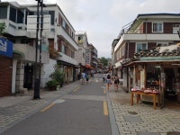 안경 쇼룸을 갤러리로.  