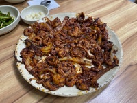 경주 단골식당, 불향 입힌 오징어와 막창의 감칠맛