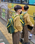 둥이의 마지막 버스 등원