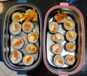 아침마다 김밥 마는 엄마
