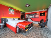 [V8 Hotel] 이색적인 자동차 호텔