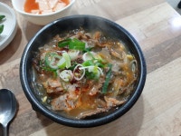 추워지니 생각나요. 뜨끈한 한 그릇