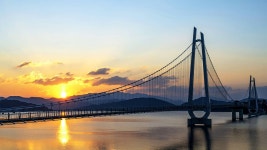 공중에 떠 있는 기분… 600m 출렁다리 체험