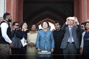 김정숙 여사의 인도 타지마할 출장 의혹, 주인도 한국대사 조사 진행 중
