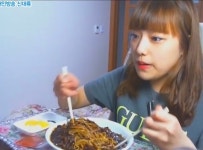 더쿠 - 옛날 아프리카 먹방 재질.jpg