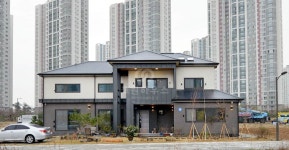 아파트 숲 속 당당하게 자리 잡은 집 - 하남 망월동 주택 | 1boon 아파트 숲 속 당당하게 자리 잡은 집 - 하남 망월동 주택