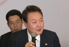 尹 “저는 대한민국 1호 영업사원…한국시장 열려 있다” - kakaoTV 尹 “저는 대한민국 1호 영업사원…한국시장 열려 있다”