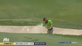 1R 18번홀 완벽한 벙커 탈출 8개의 버디를 기록하며 라운드 마치는 랑거 | 다음스포츠