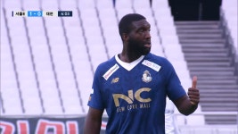 행운도 이런 행운이 빈 골대에 밀어 넣는 수쿠타 파수의 선제골 / 전반 3분 - kakaoTV 행운도 이런 행운이 빈 골대에 밀어 넣는 수쿠타 파수... 