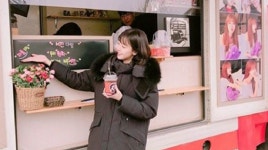 손으로만드는세상소율엔커피차 | ＂오빠 고마워♥＂…고원희, 연인 이하율 커피차 선물에 행복 - kakaoTV ＂오빠 고마워♥＂…고원희, 연인 이하율 커피차 선물에 행복