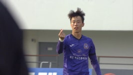 스피드를 살린 강한 슈팅 키퍼조차 막지 못한 김경중의 동점골... 살린 강한 슈팅 키퍼조차 막지 못한 김경중의 동점골 / 전반 36분 