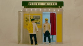 [MV] 매드클라운 X 산이 - 너랑나랑노랑 (Feat. 범키) - kakaoTV [MV] 매드클라운 X 산이 - 너랑나랑노랑 (Feat. 범키)