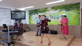 금오요양원정기공연 김덕희회원님 노래가락차차차 (원곡-황정자)2018.06.15 - kakaoTV 금오요양원정기공연 김덕희회원님... 
