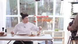 잘 익은 김치를 엄선하여 우리 입맛에 딱, 정통 김치 왕만두 - kakaoTV 잘 익은 김치를 엄선하여 우리 입맛에 딱, 정통 김치 왕만두