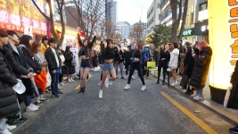 [K-pop] 4인버전!! 위키미키 - LaLaLa 커버댄스 - kakaoTV [K-pop] 4인버전!! 위키미키 - LaLaLa 커버댄스