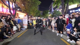 [K-pop] 여자보다 예쁜 남고생이 추는 효린 - 달리 커버댄스 - kakaoTV [K-pop] 여자보다 예쁜 남고생이 추는 효린 - 달리 커버댄스