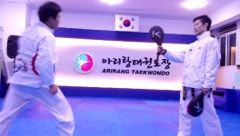 [태권도발차기] 뒤후려차기 쓱~ 하는 청춘남녀·성인어른 많은 곳 | 서울 청춘태권도장·성인태권도장 - kakaoTV [태권도발차기] 뒤후려차기  쓱... 