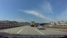 성남이천로 주행중 장애물로 인한 차량 파손 - kakaoTV 성남이천로 주행중 장애물로 인한 차량 파손