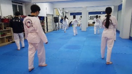 korea taekwondo 직장인 태권도 횐님들의 뒤후려차기 | 서울 청춘태권도장·성인태권도장 - kakaoTV korea taekwondo 직장인 태권도... 