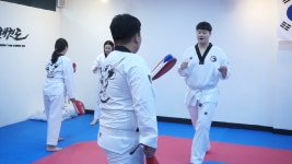 청춘태권도장 - kakaoTV 태권도 비틀어차기 Biteureochagi, twist kick 의정부 회룡역 청춘태권도장