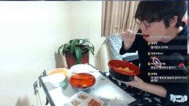 배고파서 냠냠쩝쩝 후루룩후루룩_02 - kakaoTV 배고파서 냠냠쩝쩝 후루룩후루룩_02
