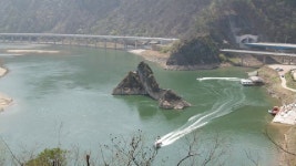 단양 전망대에서본 도담삼봉 (쥔장농부) - kakaoTV 단양 전망대에서본 도담삼봉 (쥔장농부)