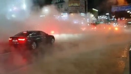 고양 백석역 근처 지역난방공사 온수관 열수송관 파열…도로 침수 뿌연 안개에 시민들 불편 겪어 - kakaoTV 고양 백석역 근처 지역난방공사... 