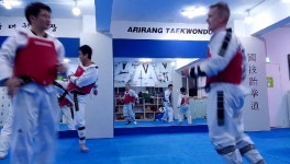 [태권도겨루기] 청춘어른과 성인남녀 많은 태권도(tkd, 跆拳道)... 청춘어른과 성인남녀 많은 태권도(tkd, 跆拳道) 정규띠 VS 외국인... 