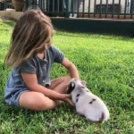 소녀와 아기 돼지의 우정♥ - kakaoTV 소녀와 아기 돼지의 우정♥