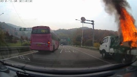 과천봉담간 고속화도로 화물차 불남.mov - kakaoTV 과천봉담간 고속화도로 화물차 불남.mov