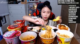 세븐일레븐 종류별(안먹어본) 컵라면 솔직리뷰방송 (먹동이표 김치참치볶음밥도 있음) 먹동이 먹방 - kakaoTV 세븐일레븐 종류별(안먹어본)... 