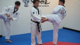 주말운동하는 청춘들의 옆차기! 의정부성인태권도 청춘태권도장 - kakaoTV 주말운동하는 청춘들의 옆차기! 의정부성인태권도 청춘태권도장