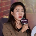 ‘미쓰백’ 이지원 감독 “드라마 ‘마더’ 제작 소식 듣고 덮을까 고민” | 텐아시아 | 미쓰백 이지원 감독 드라마 마더 제작 소식 듣고... 