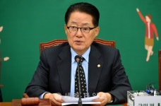 국민의당 박지원 비상대책위원장 겸 원내대표 ＂朴정권서 ′자백′할 사람은 우병우·최순실＂ 국민의당 박지원 비상대책위원장 겸 원내대표... 