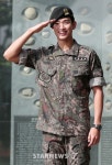 특급전사 김수현, 300명 팬 환호속 전역..차기작은 내년 [종합] - NO.1 축구 전문 미디어, 스포탈코리아 특급전사 김수현, 300명 팬 환호속... 