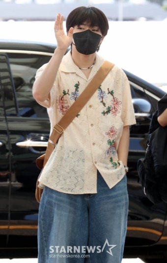 스트레이키즈 아이엔 '꽃무늬가 잘어울려'[포토]::스포탈코리아 스트레이키즈 아이엔 '꽃무늬가 잘어울려'[포토]