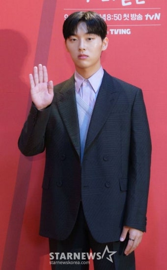 최현욱, 클럽→길거리 흡연 목격..담배 꽁초 무단 투척 논란 [종합]::스포탈코리아 최현욱, 클럽→길거리 흡연 목격..담배 꽁초 무단 투척 논란 [종합]
