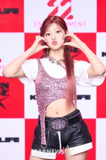 키스오브라이프 하늘 '막내 온 탑'[포토]::스포탈코리아 키스오브라이프 하늘 '막내 온 탑'[포토]
