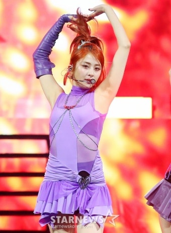 ''폼 미쳤다'' 르세라핌 허윤진, 최고의 퍼포머[AAA 스페셜 화보]::스포탈코리아 ''폼 미쳤다'' 르세라핌 허윤진, 최고의 퍼포머[AAA 스페셜 화보]
