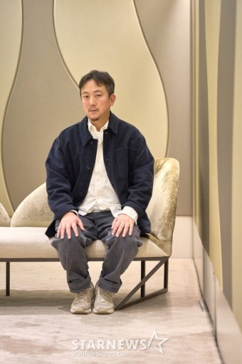 포즈 취하는 '파묘' 장재현 감독[포토]::스포탈코리아 포즈 취하는 '파묘' 장재현 감독[포토]
