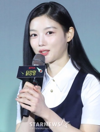 김유정 ''인간→닭강정으로 변신, 탈 쓰고+와이어 여러 시도 했다''::스포탈코리아 김유정 ''인간→닭강정으로 변신, 탈 쓰고+와이어 여러 시도 했다''