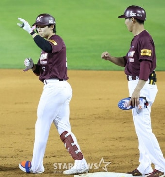 '김혜성 5안타 2도루+김인범 6년 만에 첫 승' 키움, LG에 5-0 완승 [잠실 현장리뷰]::스포탈코리아 '김혜성 5안타 2도루+김인범 6년 만에 첫 승...