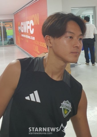 '전북 데뷔전' 이승우, 만회골 도왔어도 아쉬움만... ''고개 숙일 시간도 없다'' 결연한 각오 [강릉 현장]::스포탈코리아 '전북 데뷔전' 이승우...
