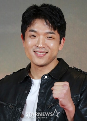 안성재 셰프 '파이팅!'[포토]::스포탈코리아 안성재 셰프 '파이팅!'[포토]