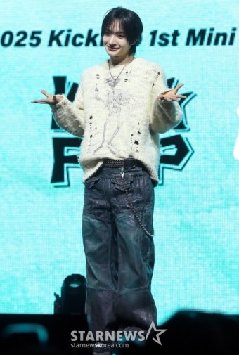 킥플립 동화 '동화 속에서 등장'[포토]::스포탈코리아 킥플립 동화 '동화 속에서 등장'[포토]